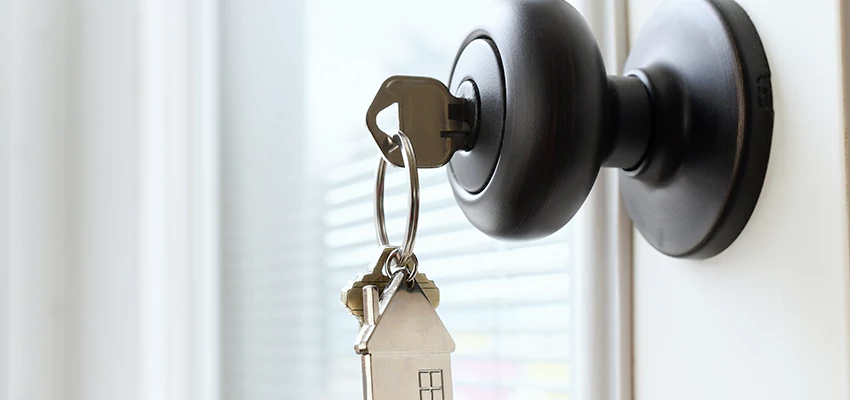 Bifold Door Knob Replacement in Vineyard, California